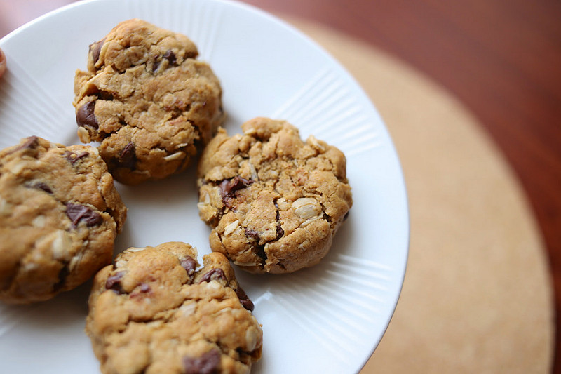 Flourless Peanut Butter Oatmeal Cookies - Lovin' From the Oven